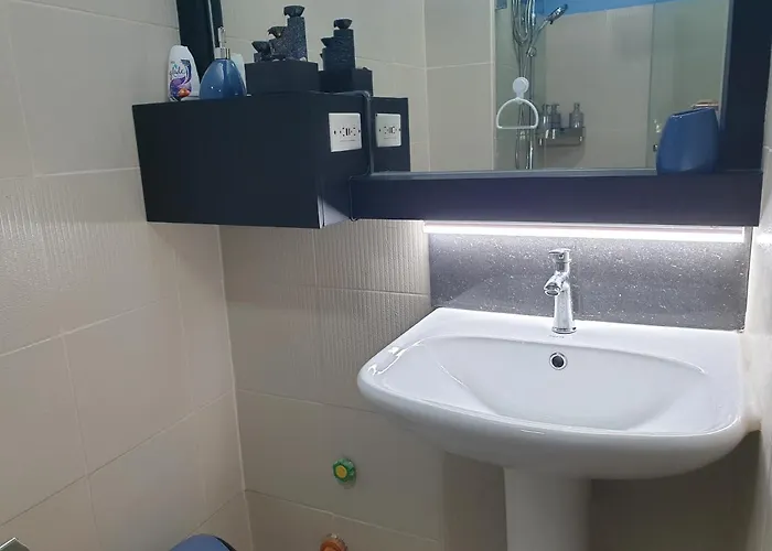 Hapi Haus At Grass Residences With Wifi, Landline & Netflix Aparthotel Manila